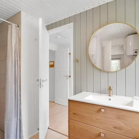 Gudrid - 250m To The Fjord By Interhome